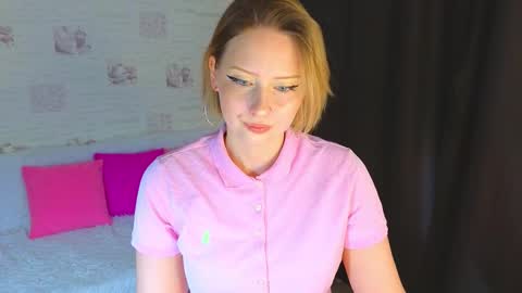 Snapshot of angellisss chatting on October 11, 7:46 am Cutie online show from October 11, 7:46 am