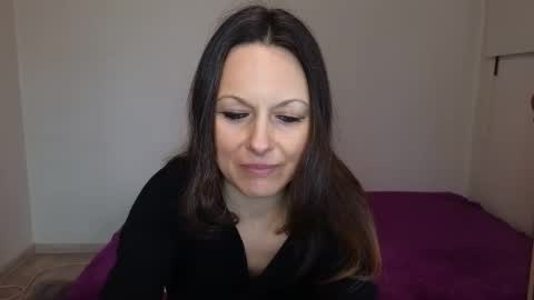 Giulia online show from March 18, 1:05 pm