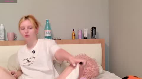 angelwise online show from August 8, 3:25 am
