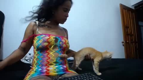 Angie online show from October 12, 11:07 pm