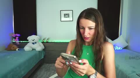 Snapshot of anna_shine_ chatting on December 21, 9:33 am Anna Shine online show from December 21, 9:33 am