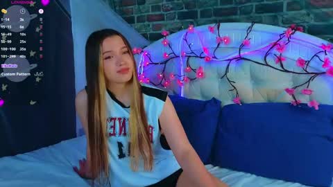 Anna online show from May 8, 8:28 am