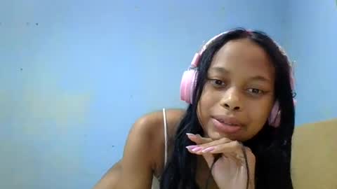 annah361037 online show from July 9, 7:33 am