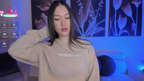 annahoffman_ online show from October 16, 1:36 pm