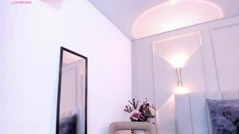 annie_20_ online show from February 9, 12:07 pm