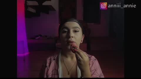 JEANNE no olvides seguirme dont forget follow me  uu online show from November 11, 5:03 am