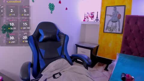 Anniee online show from April 10, 1:39 pm