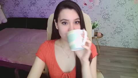 Annie online show from March 8, 11:03 am