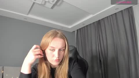 AnnyFourse online show from December 11, 7:46 pm