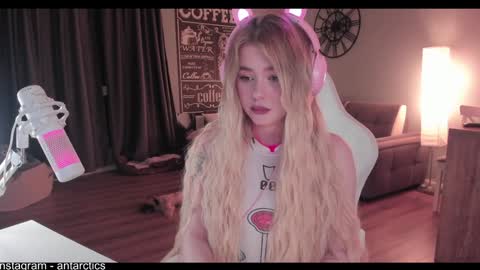 Inst  antarctics   online show from December 13, 3:32 pm