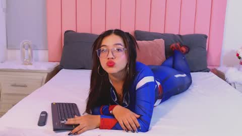 Antonella online show from April 7, 12:01 am