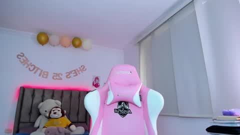 antonellagoddess online show from March 5, 9:50 pm