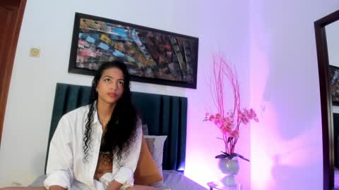 AntonellaHall  online show from January 17, 11:49 am