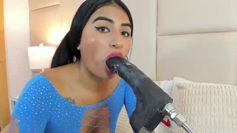 Antonia online show from July 10, 1:00 pm