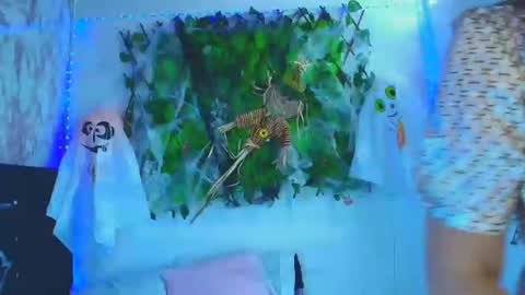 Snapshot of any_mour chatting on October 27, 4:57 pm any mour online show from October 27, 4:57 pm