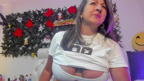 Snapshot of any_mour chatting on January 11, 5:40 pm any mour online show from January 11, 5:40 pm