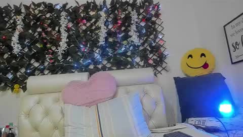 Snapshot of any_mour chatting on January 15, 4:32 pm any mour online show from January 15, 4:32 pm