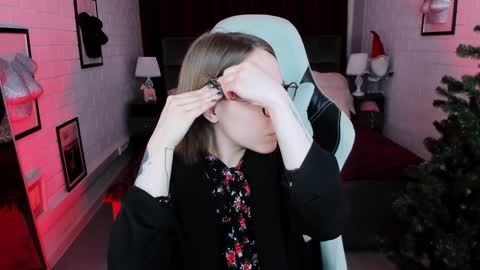 APHEX QUEEN online show from December 3, 1:10 pm