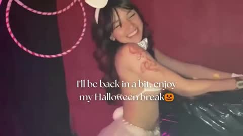 Snapshot of april_bennett chatting on October 21, 12:09 pm online show from October 21, 12:09 pm
