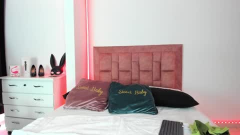 april collinsxx online show from April 5, 7:02 pm