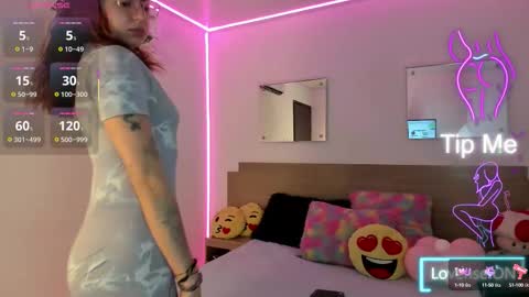 Snapshot of april_dumont chatting on September 11, 12:05 pm April online show from September 11, 12:05 pm