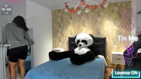 Snapshot of april_dumont chatting on October 10, 12:10 pm April online show from October 10, 12:10 pm
