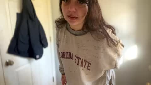 Snapshot of aprilanna chatting on January 3, 3:22 pm AnnaApril420 online show from January 3, 3:22 pm