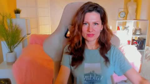 aprill_o_nill online show from January 24, 11:26 am