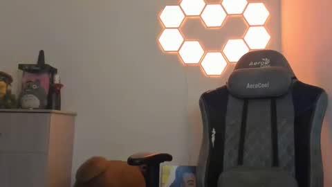 aqua emilly online show from September 18, 11:58 pm