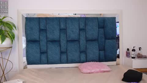   online show from March 22, 8:20 am