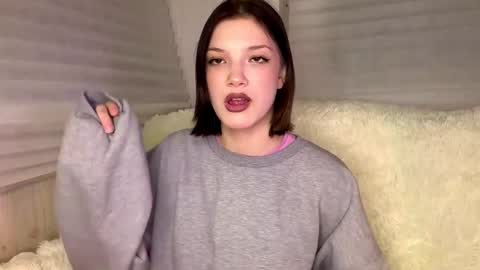 Caroline online show from March 3, 6:25 pm