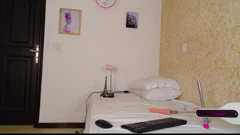Snapshot of aresangell chatting on October 14, 11:29 pm ARES online show from October 14, 11:29 pm
