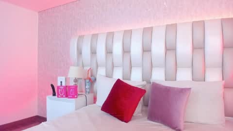 ari_lynn_ online show from April 3, 3:15 am