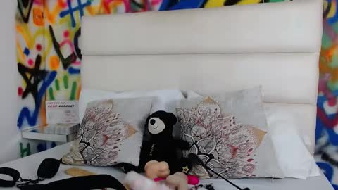 aria online show from December 18, 11:56 am