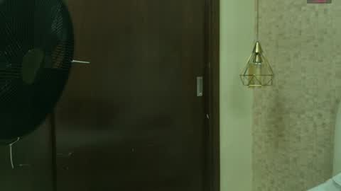 aria_sm online show from November 18, 7:04 pm