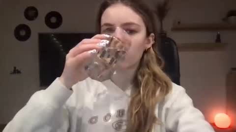 AriaCreazy online show from February 11, 9:25 pm