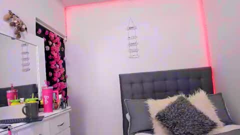 Ariana online show from February 5, 9:07 pm