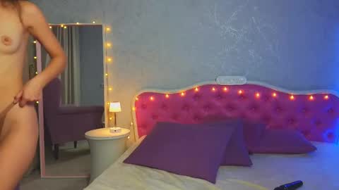 Snapshot of ariana_petite chatting on February 10, 11:13 pm Ariana online show from February 10, 11:13 pm