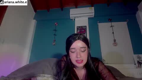 Snapshot of ariana_whitee chatting on October 21, 1:20 am ariana_whitee online show from October 21, 1:20 am