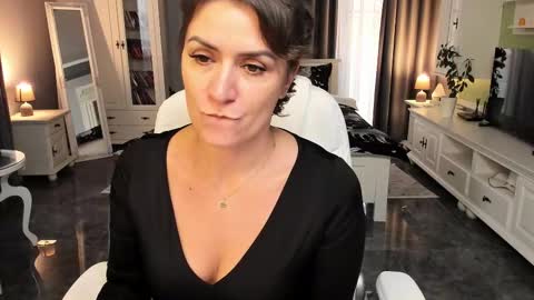 Ana online show from October 7, 1:04 pm