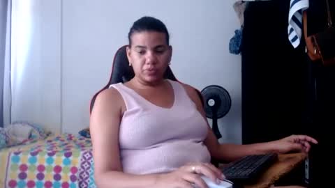 ariannaloovel online show from July 14, 5:39 pm