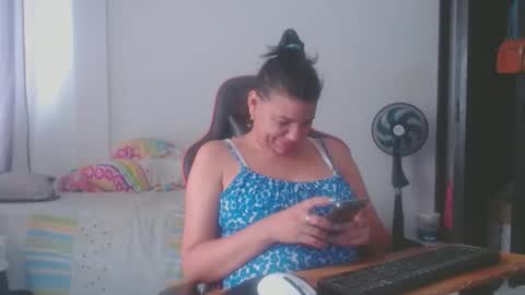 ariannaloovel online show from April 25, 6:05 pm