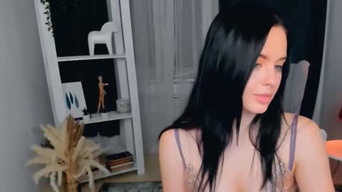 Aria online show from November 15, 4:19 pm