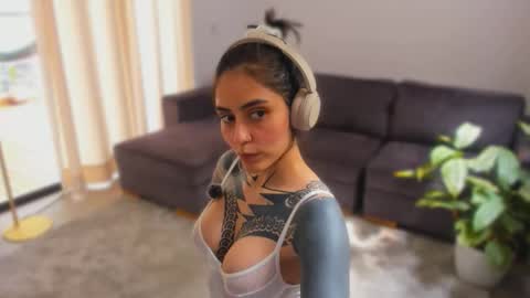 Linda  independent model artgeea online show from February 7, 6:45 pm