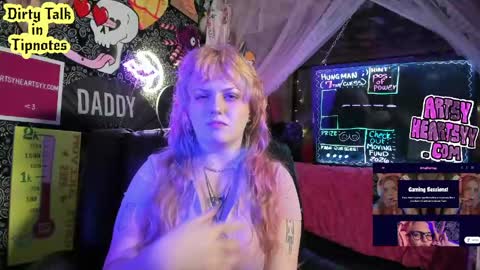 ArtsyHeartsyy online show from May 9, 2:24 am