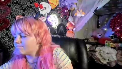 ArtsyHeartsyy online show from August 1, 12:56 am