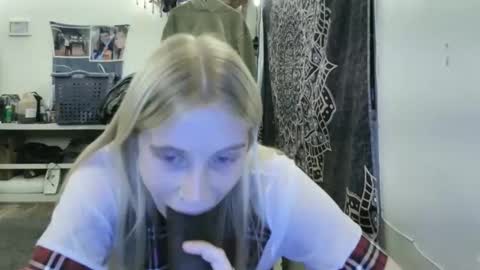 Ashlee Wolf online show from November 11, 10:18 pm