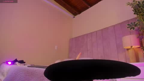 ashley_beaomunt online show from April 16, 11:10 am