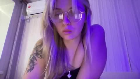 Ashley Matthew online show from April 23, 10:23 am