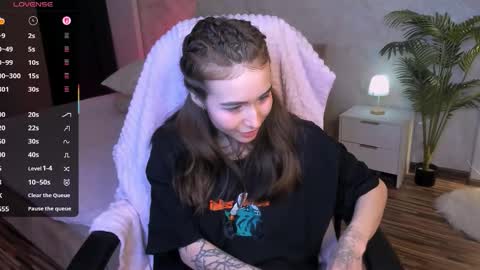 Ashley online show from February 9, 1:24 pm